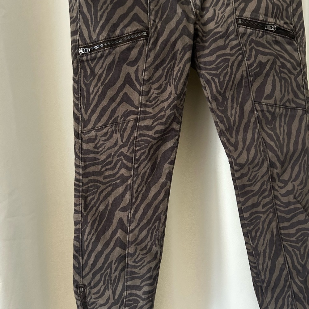 White House/Black Market The Skinny Crop Mid Rise Jeans: size 2S - Picture 3 of 5